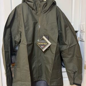 Arc'teryx Men's Forest Green Alpha Lightweight